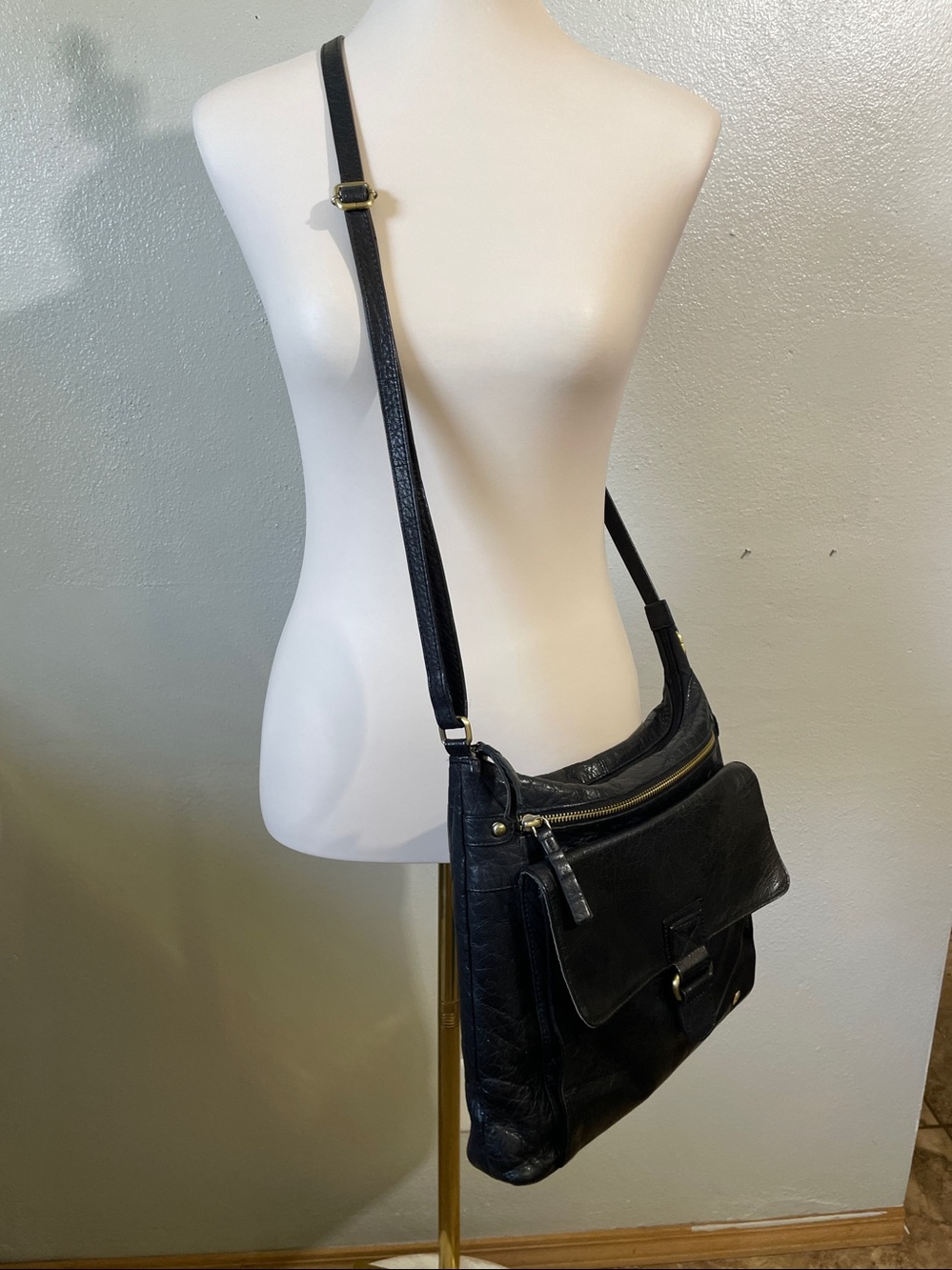 Leder Buck Black Leather Crossbody Bag Zip Top Front Pocket Pebbled Purse Modern